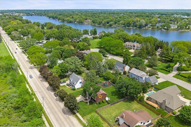 1531 LOST DAUPHIN ROAD, De Pere, WI 54115