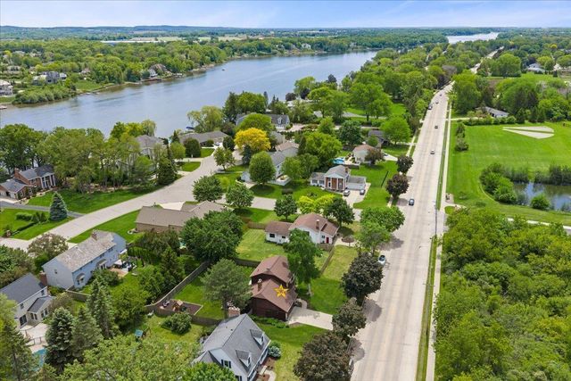 1531 LOST DAUPHIN ROAD, De Pere, WI 54115