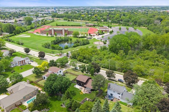 1531 LOST DAUPHIN ROAD, De Pere, WI 54115