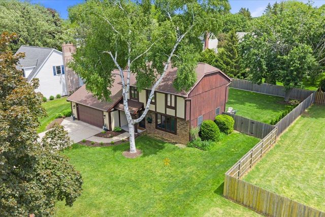 1531 LOST DAUPHIN ROAD, De Pere, WI 54115