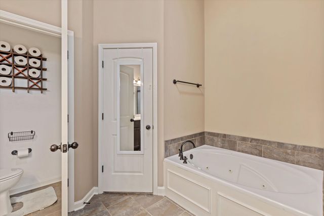 6025 GARRETT VALLEY LN, Arlington, TN 38002