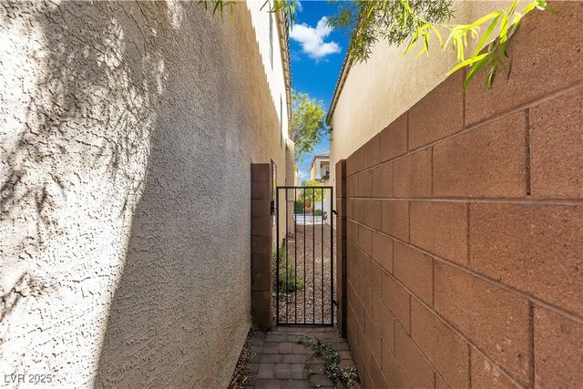 7833 Blesbok Court, Las Vegas, NV 89149