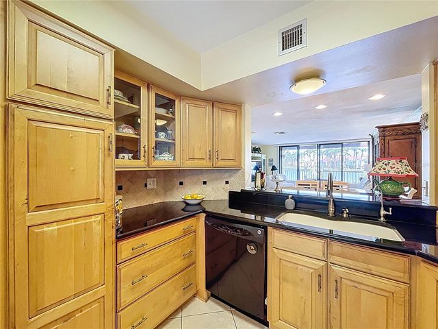 6290 BAHIA DEL MAR CIRCLE 12, St Petersburg, FL 33715