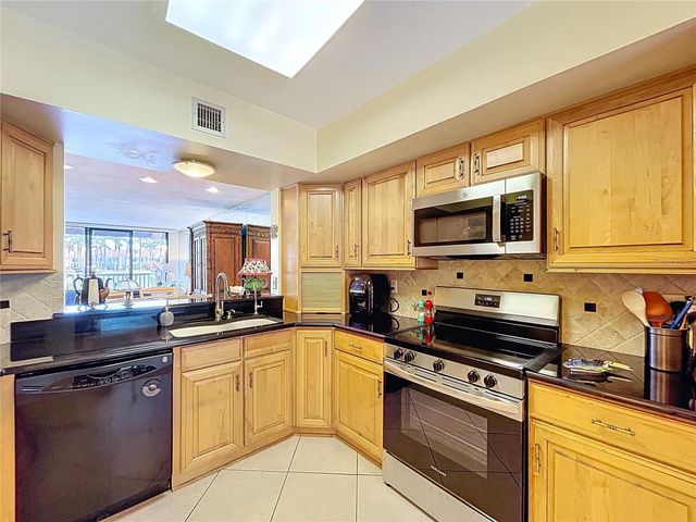 6290 BAHIA DEL MAR CIRCLE 12, St Petersburg, FL 33715