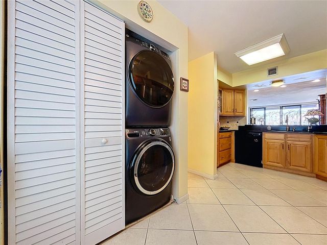 6290 BAHIA DEL MAR CIRCLE 12, St Petersburg, FL 33715