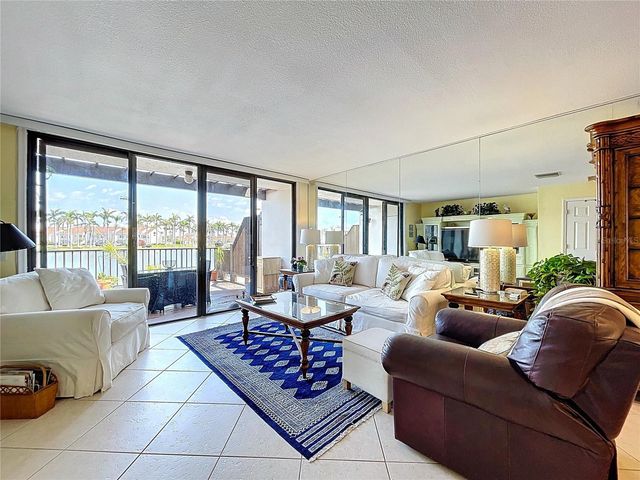 6290 BAHIA DEL MAR CIRCLE 12, St Petersburg, FL 33715