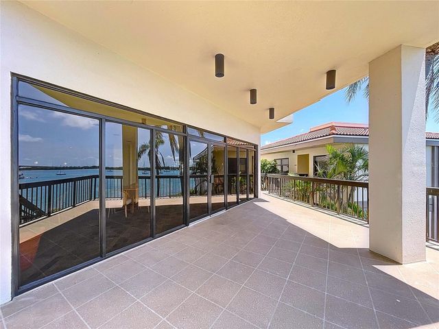 6290 BAHIA DEL MAR CIRCLE 12, St Petersburg, FL 33715