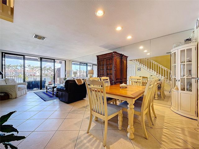 6290 BAHIA DEL MAR CIRCLE 12, St Petersburg, FL 33715