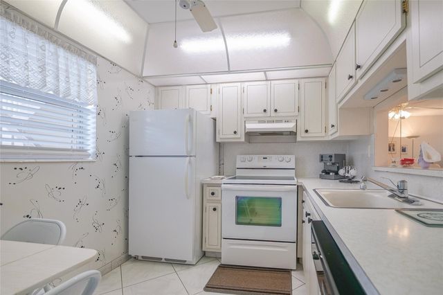 3431 NW 50th Avenue 213, Lauderdale Lakes, FL 33319