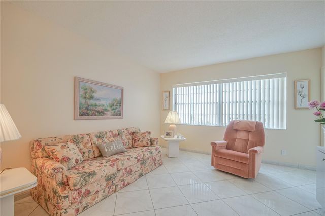 3431 NW 50th Avenue 213, Lauderdale Lakes, FL 33319