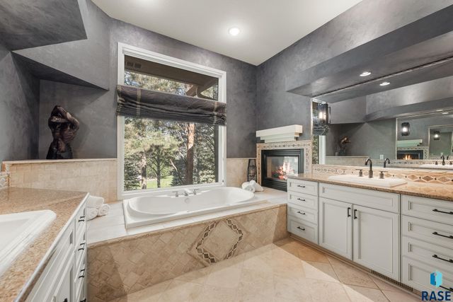 3209 S Nic Ann Ct Court, Sioux Falls, SD 57103