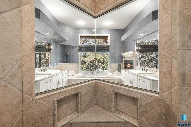 3209 S Nic Ann Ct Court, Sioux Falls, SD 57103