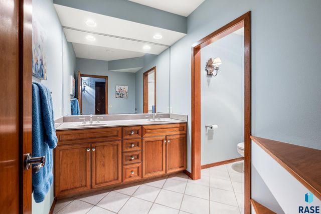 3209 S Nic Ann Ct Court, Sioux Falls, SD 57103