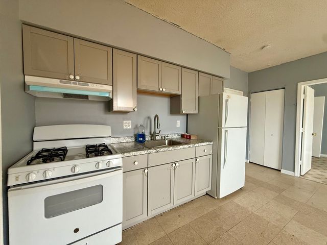 132 Locust Street 14, Waterbury, CT 06704