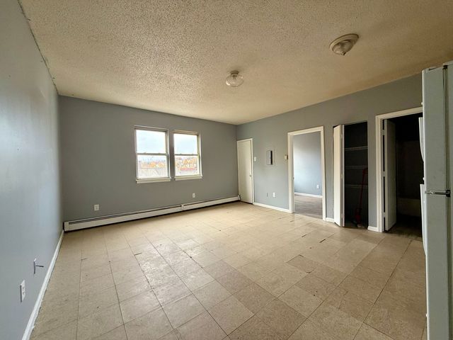 132 Locust Street 14, Waterbury, CT 06704