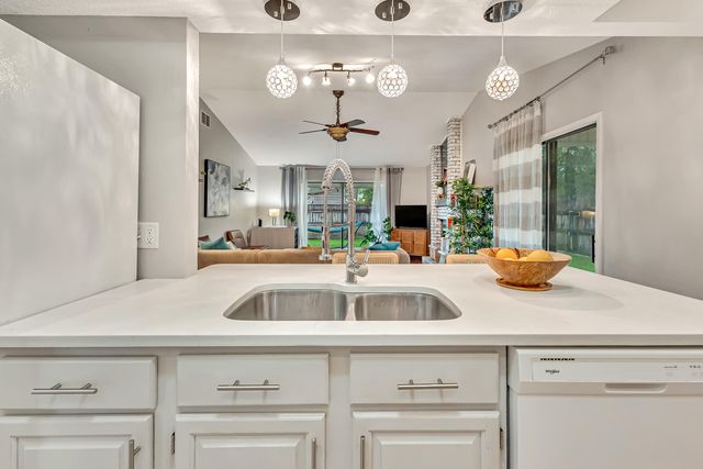 200 Long Leaf Court, Niceville, FL 32578