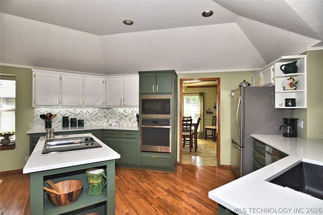 8704 S Delaware Place, Tulsa, OK 74137