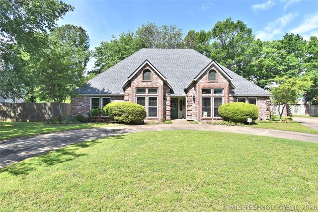 8704 S Delaware Place, Tulsa, OK 74137