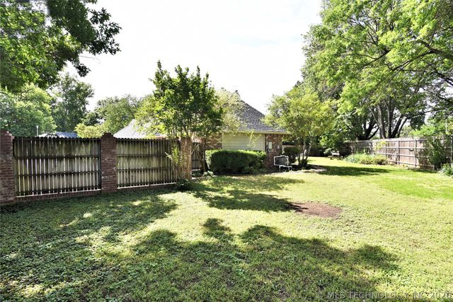 8704 S Delaware Place, Tulsa, OK 74137