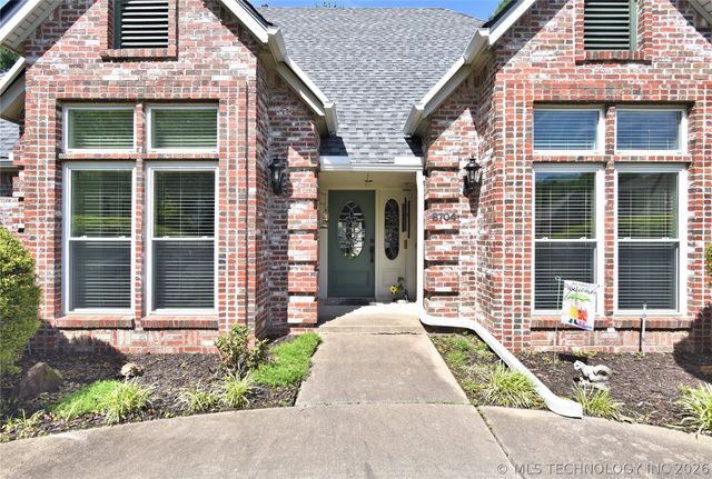 8704 S Delaware Place, Tulsa, OK 74137