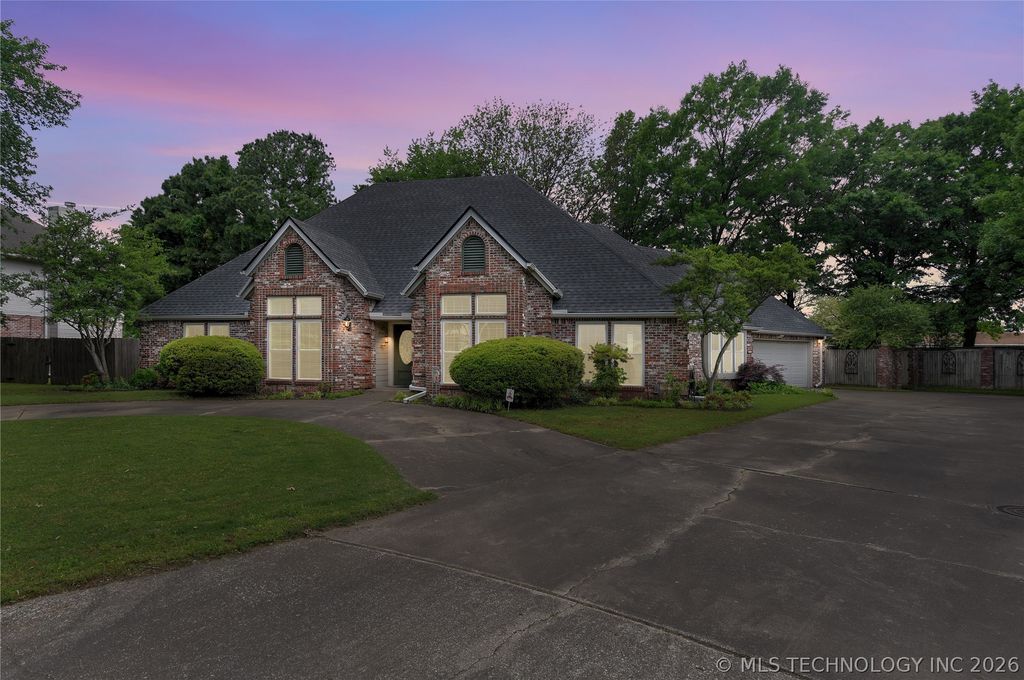 8704 S Delaware Place, Tulsa, OK 74137