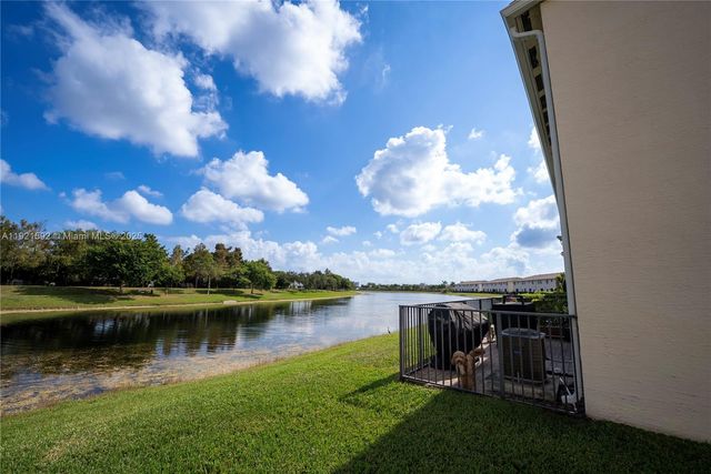 401 NE 194th Ln, Miami, FL 33179