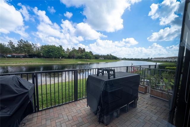 401 NE 194th Ln, Miami, FL 33179