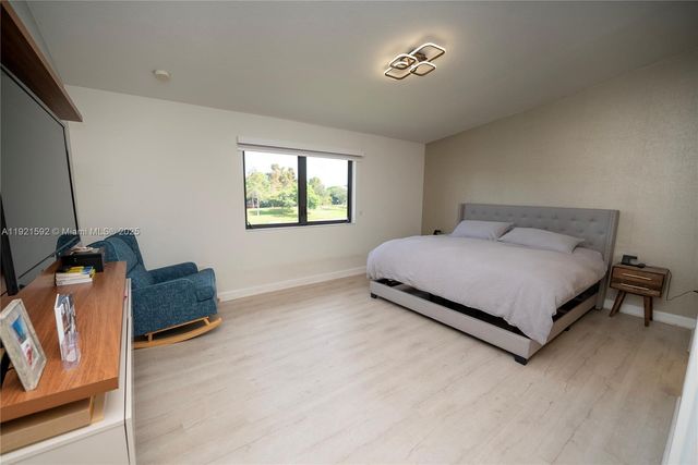 401 NE 194th Ln, Miami, FL 33179