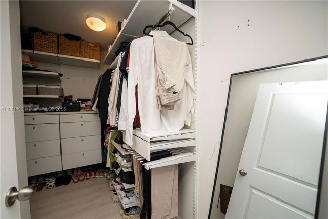 401 NE 194th Ln, Miami, FL 33179