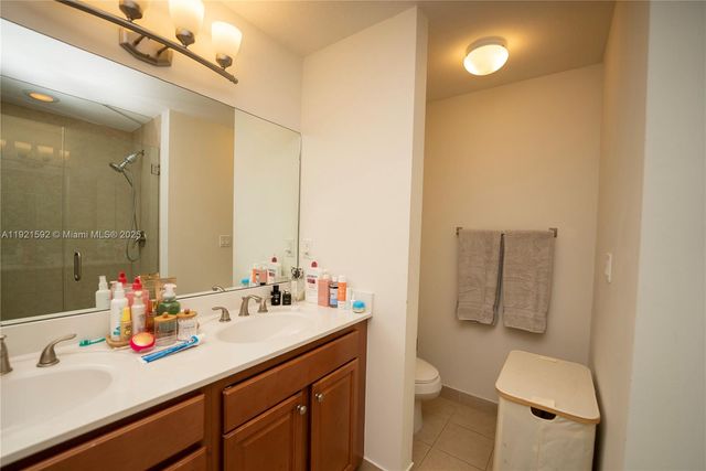 401 NE 194th Ln, Miami, FL 33179