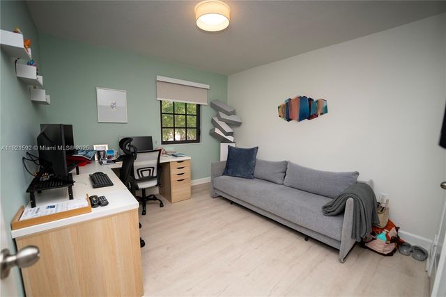 401 NE 194th Ln, Miami, FL 33179