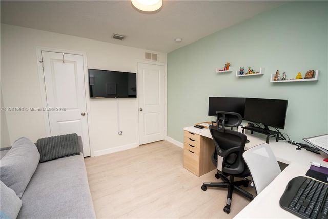 401 NE 194th Ln, Miami, FL 33179