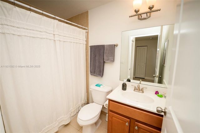 401 NE 194th Ln, Miami, FL 33179