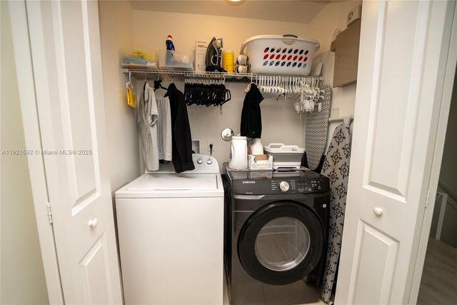 401 NE 194th Ln, Miami, FL 33179