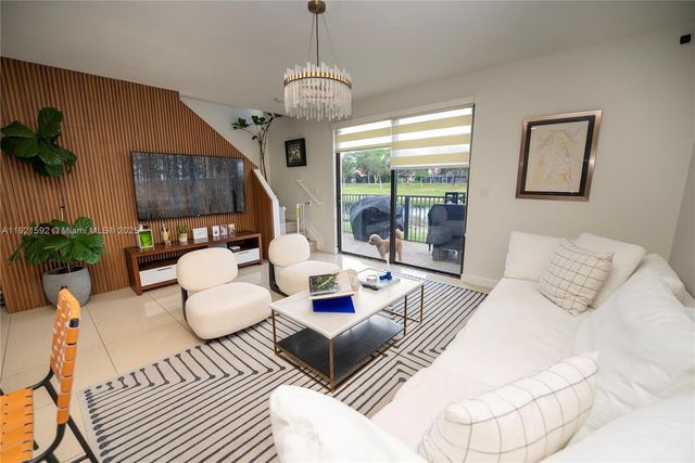 401 NE 194th Ln, Miami, FL 33179