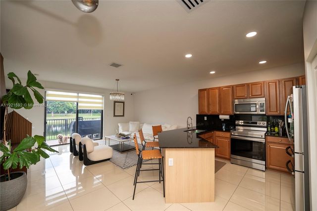 401 NE 194th Ln, Miami, FL 33179