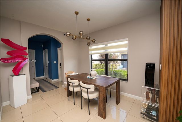 401 NE 194th Ln, Miami, FL 33179