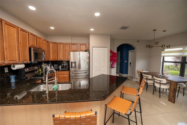 401 NE 194th Ln, Miami, FL 33179