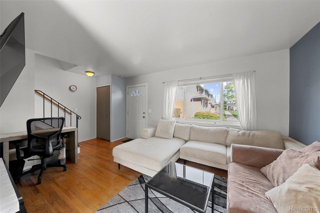 8083 Coventry Street 98, Westland, MI 48185