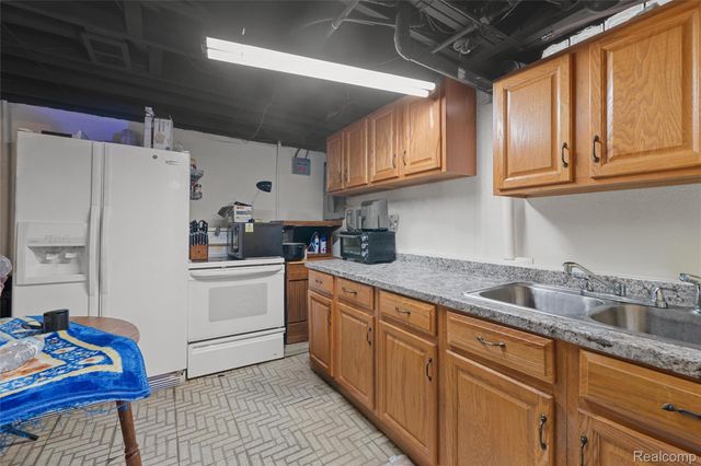 8083 Coventry Street 98, Westland, MI 48185