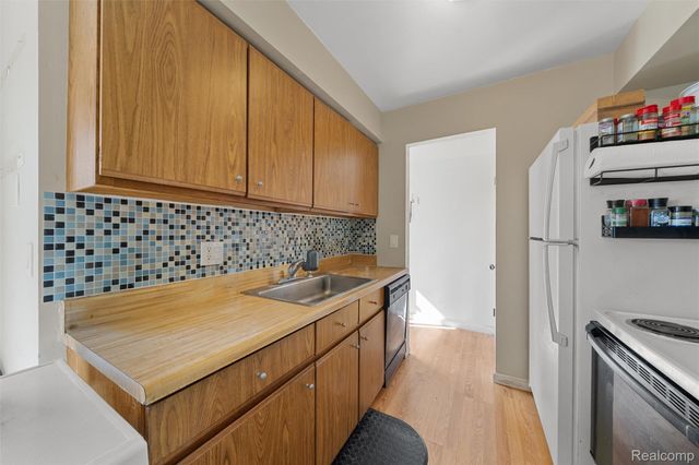 8083 Coventry Street 98, Westland, MI 48185
