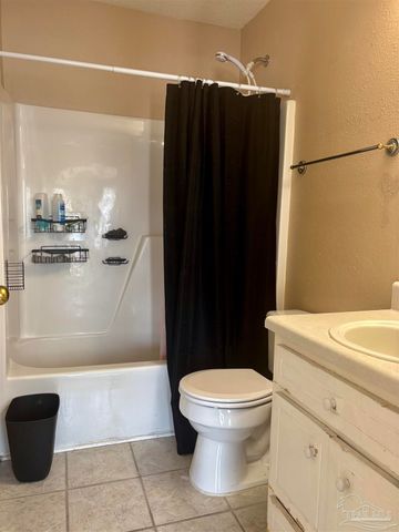5620 Bauer Rd, Pensacola, FL 32507