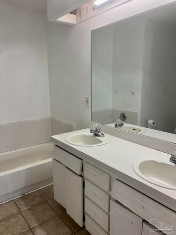 5620 Bauer Rd, Pensacola, FL 32507