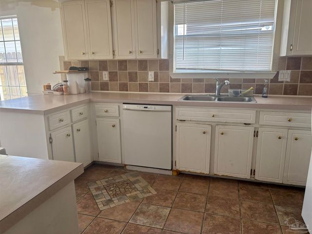 5620 Bauer Rd, Pensacola, FL 32507