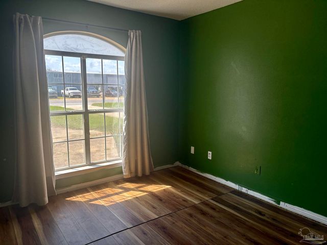 5620 Bauer Rd, Pensacola, FL 32507