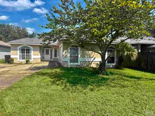 5620 Bauer Rd, Pensacola, FL 32507