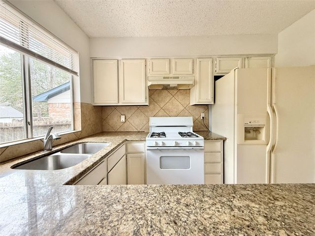 6 Maywind Court, The Woodlands, TX 77381