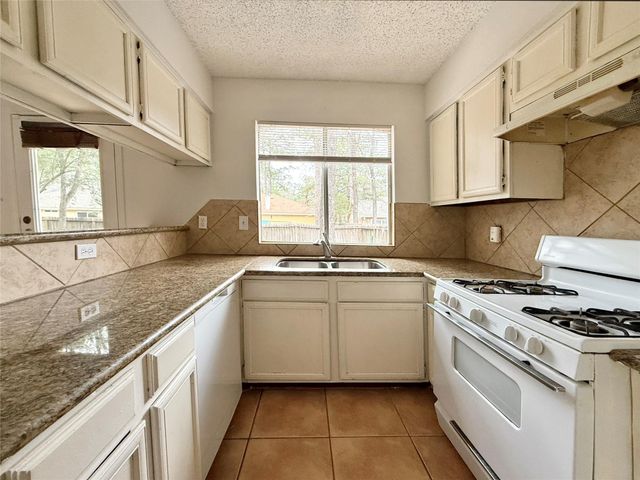 6 Maywind Court, The Woodlands, TX 77381