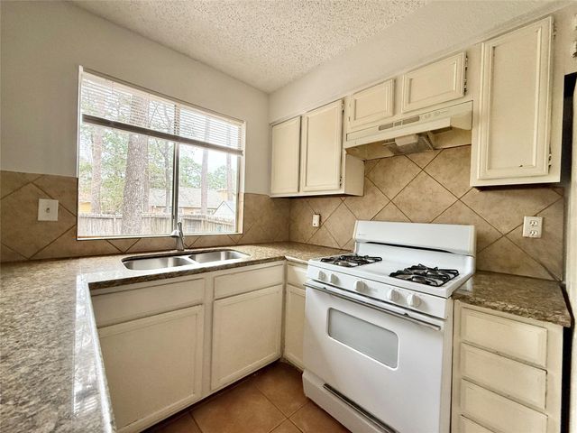 6 Maywind Court, The Woodlands, TX 77381