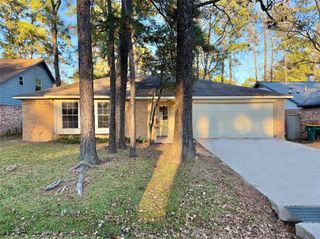 6 Maywind Court, The Woodlands, TX 77381